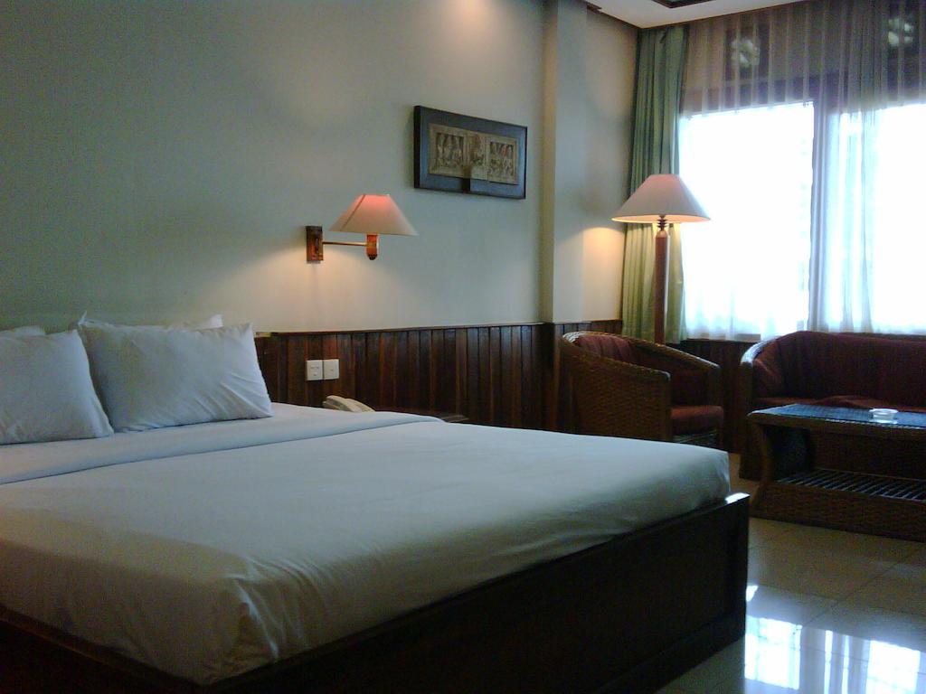 Sunrise Hotel Beach Pangandaran Chambre photo